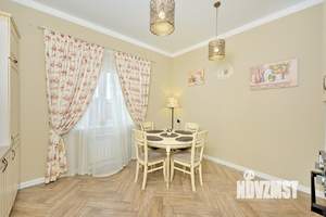 Дом 203м², 2-этажный, участок 9 сот.