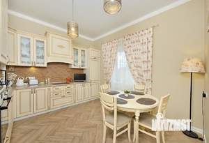 Дом 203м², 2-этажный, участок 9 сот.