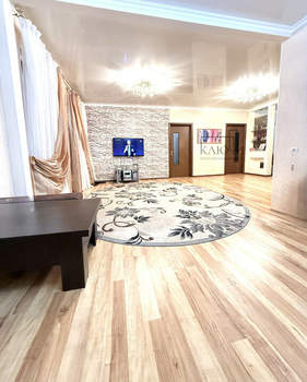 Дом 206м², 2-этажный, участок 9 сот.  