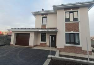 Дом 205м&sup2;, 2-этажный, участок 5 сот.  