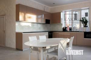 Дом 244м², 2-этажный, участок 7 сот.  