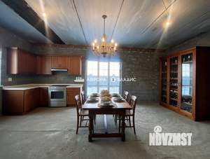 Дом 240м&sup2;, 2-этажный, участок 4 сот.  