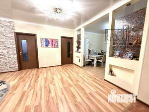 Дом 206м², 2-этажный, участок 9 сот.  