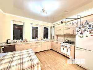 Дом 206м², 2-этажный, участок 9 сот.  