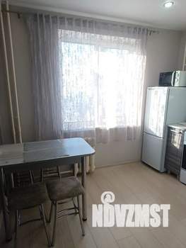 1-к квартира, посуточно, 37м2, 8/10 этаж