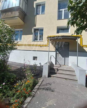 2-к квартира, вторичка, 42м2, 1/5 этаж